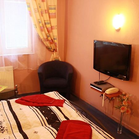 Garni Hotel Anne-Mary Piest'any Exterior photo