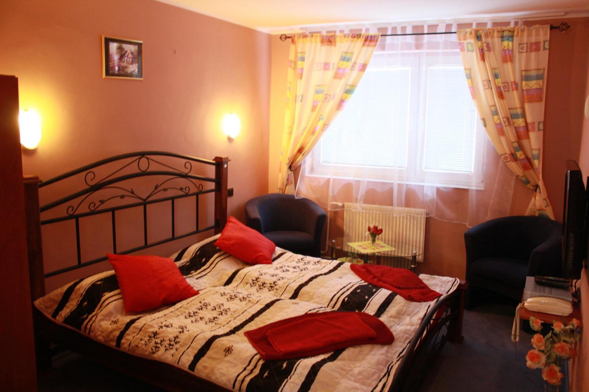 Garni Hotel Anne-Mary Piest'any Exterior photo