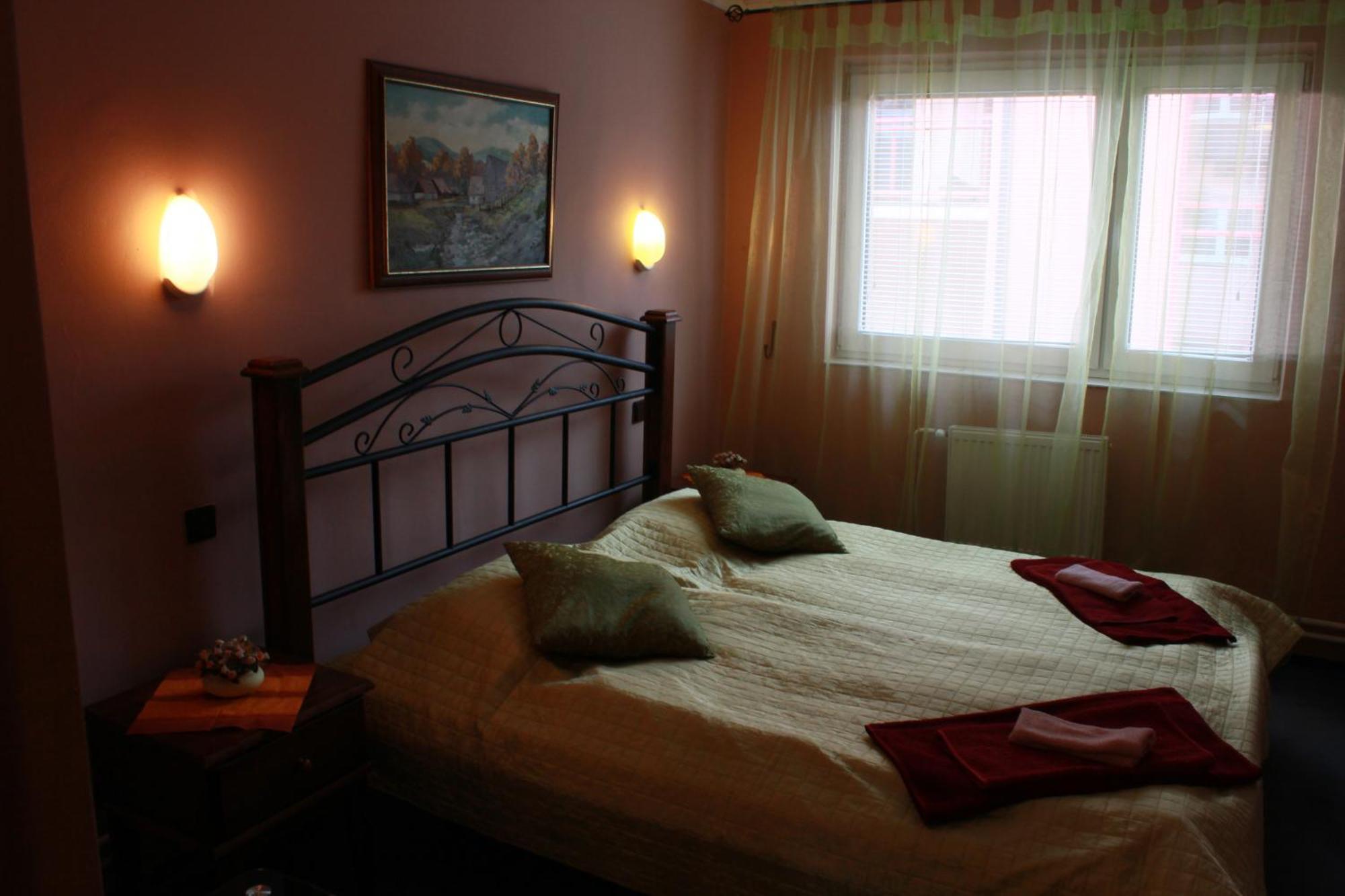 Garni Hotel Anne-Mary Piest'any Exterior photo