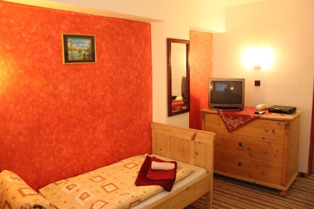 Garni Hotel Anne-Mary Piest'any Exterior photo