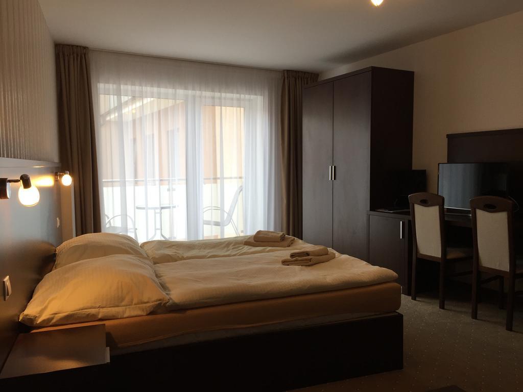Garni Hotel Anne-Mary Piest'any Exterior photo