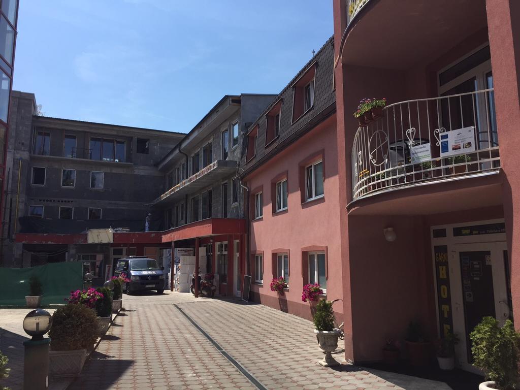 Garni Hotel Anne-Mary Piest'any Exterior photo