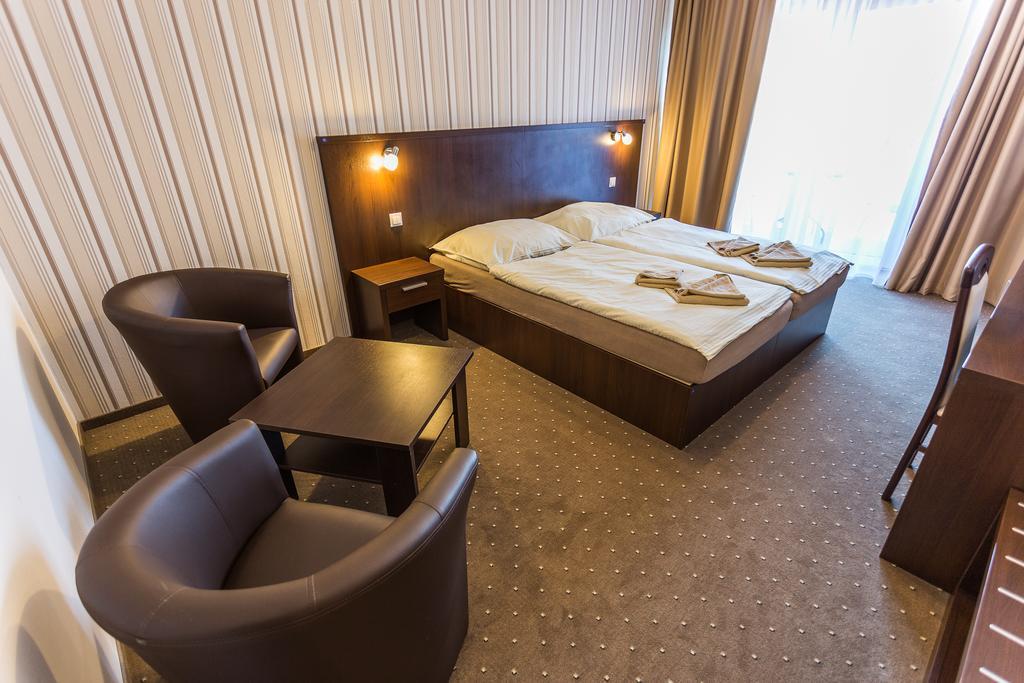 Garni Hotel Anne-Mary Piest'any Exterior photo