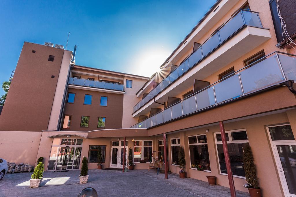 Garni Hotel Anne-Mary Piest'any Exterior photo