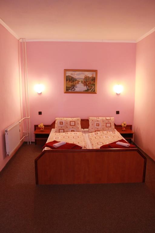 Garni Hotel Anne-Mary Piest'any Exterior photo
