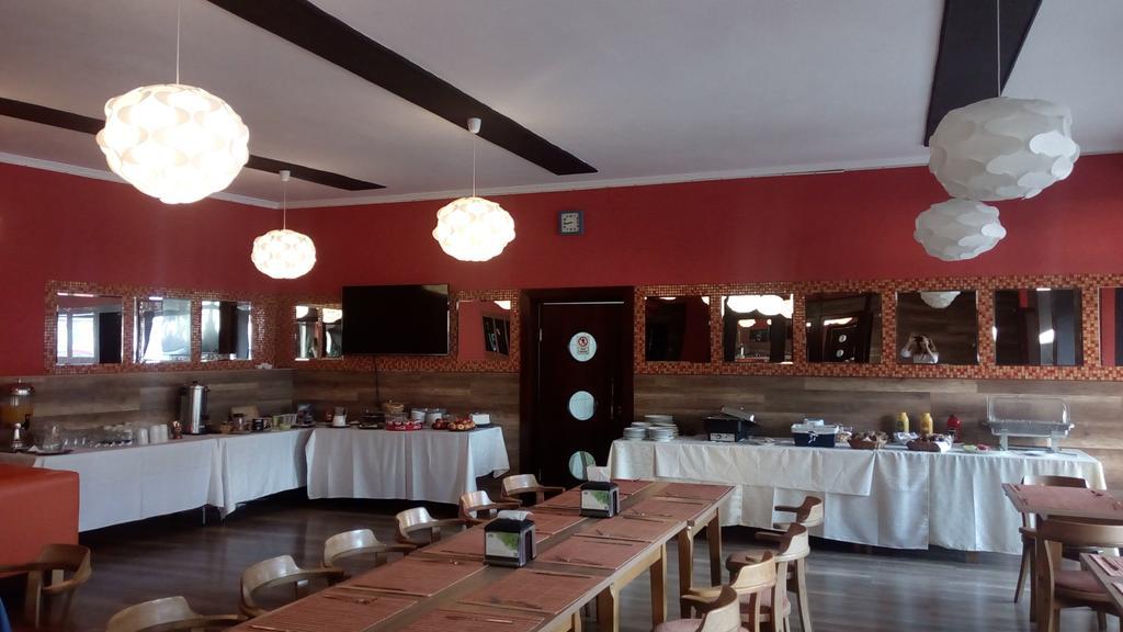 Garni Hotel Anne-Mary Piest'any Exterior photo