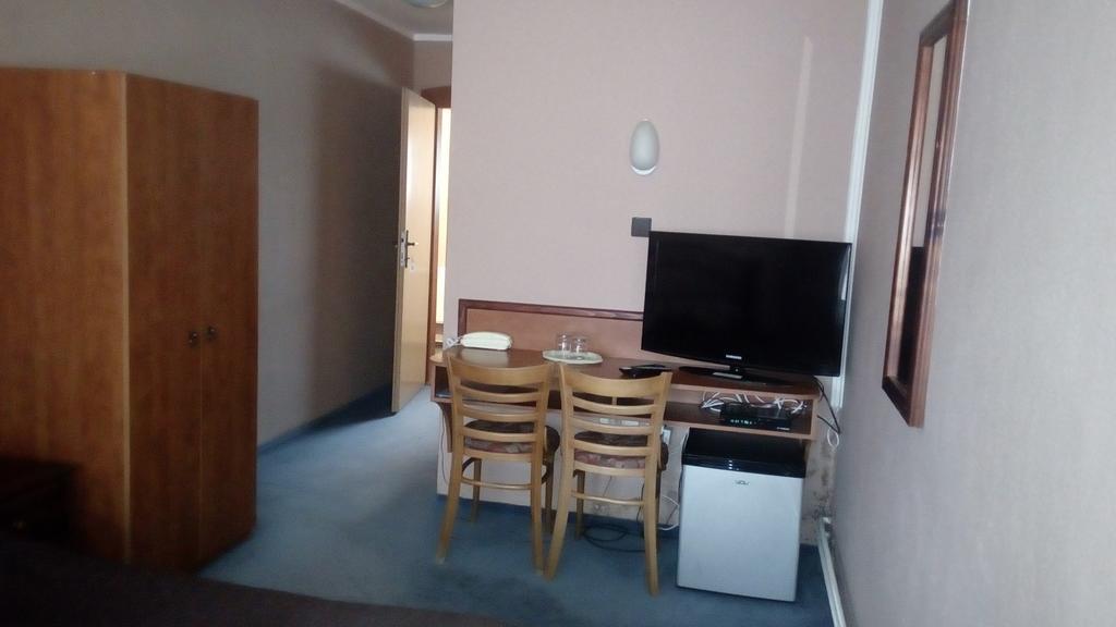 Garni Hotel Anne-Mary Piest'any Exterior photo