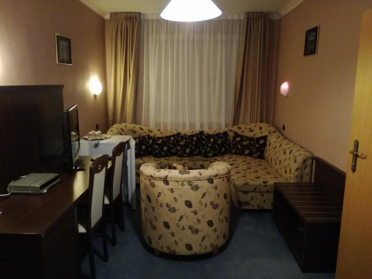 Garni Hotel Anne-Mary Piest'any Exterior photo