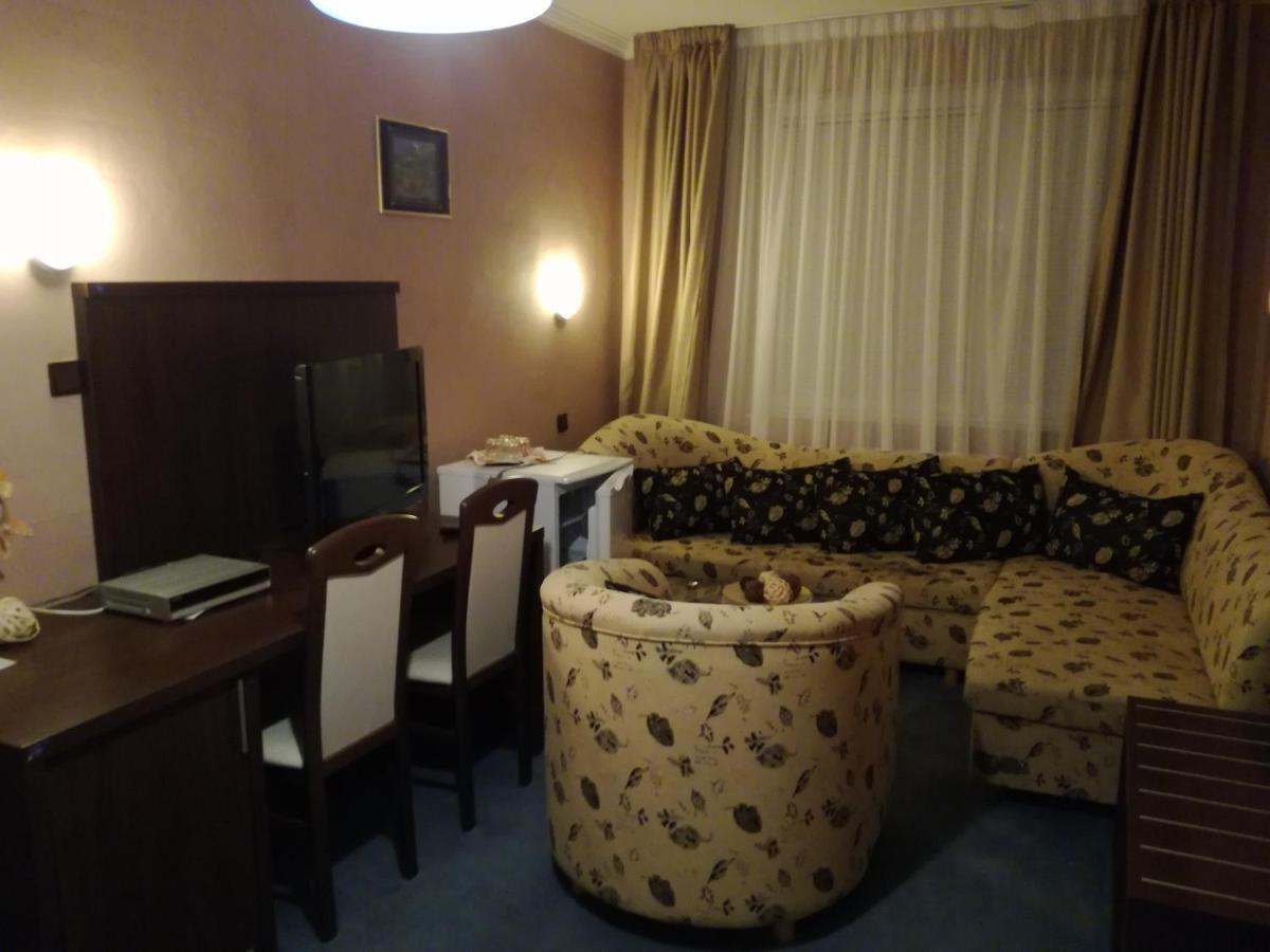 Garni Hotel Anne-Mary Piest'any Exterior photo